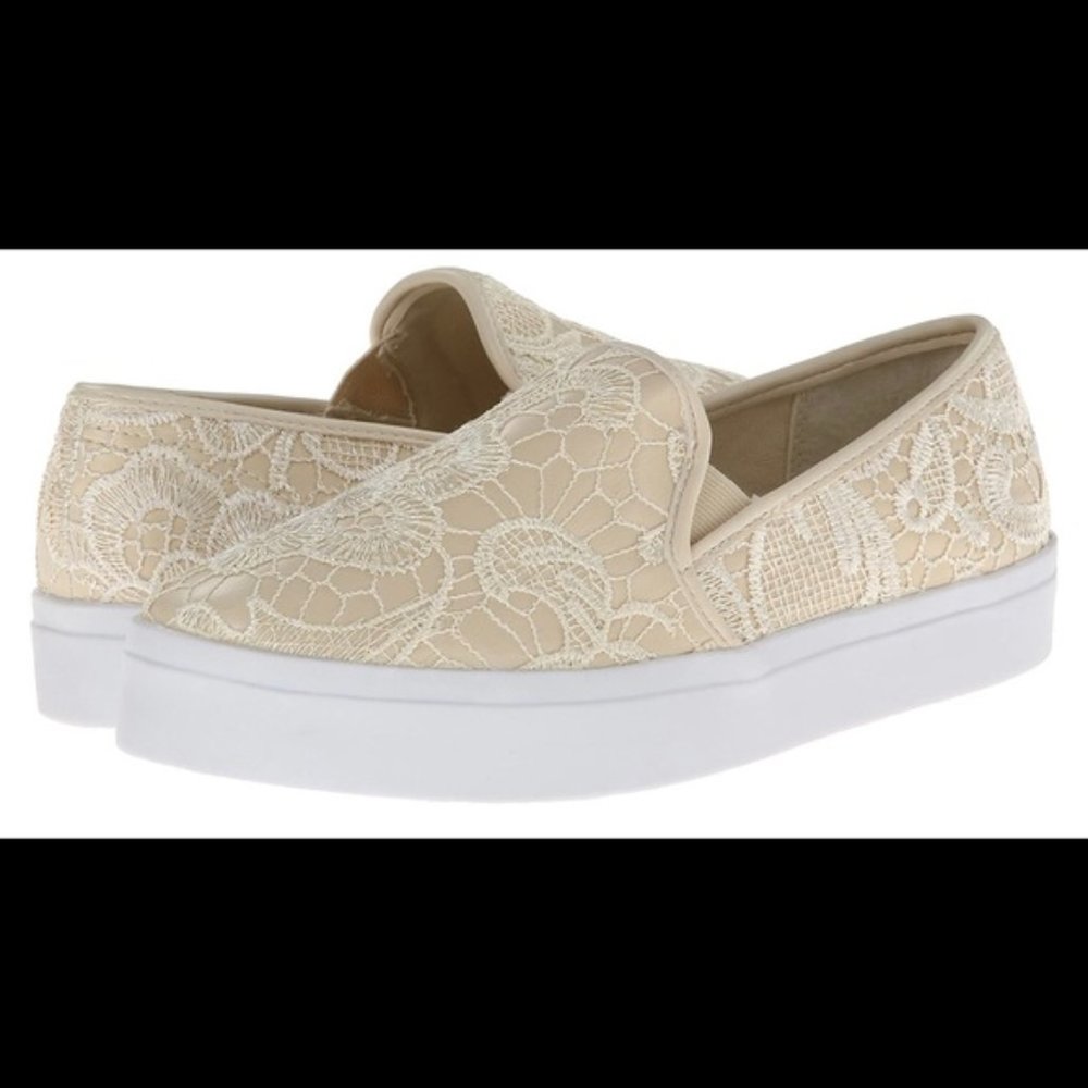Volatile Women's Melanie Fashion Sneaker Size 8